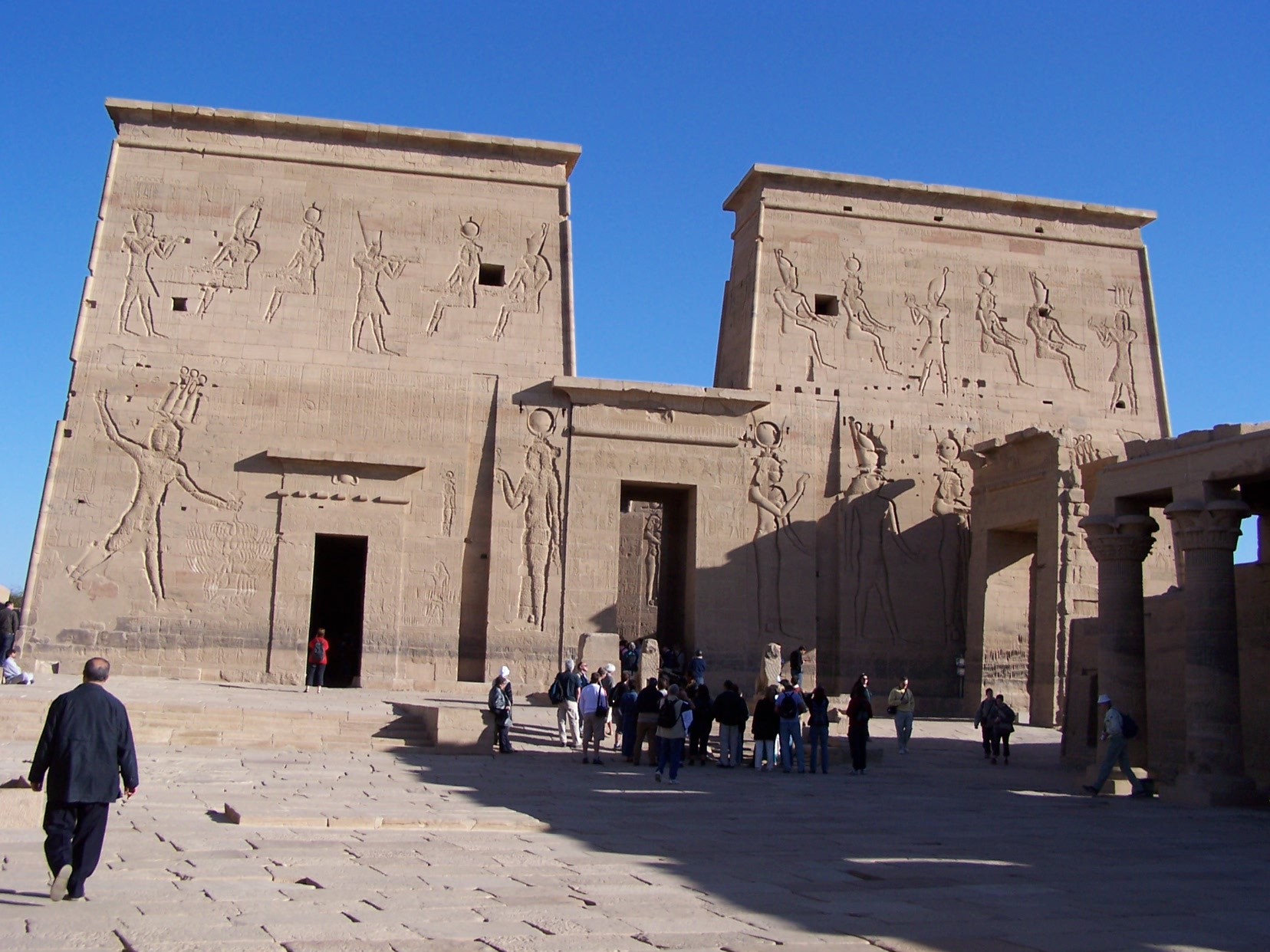 Le premier Pylne monumental du temple de Philae